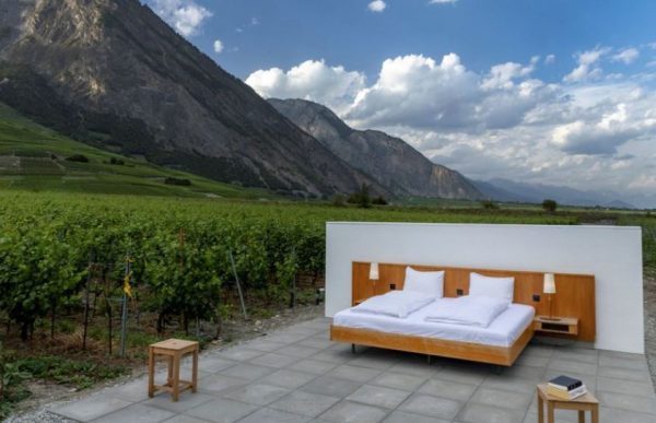 Ελβετία: Ένα ξενοδοχείο «μηδέν αστέρων» κάτω από τα αστέρια