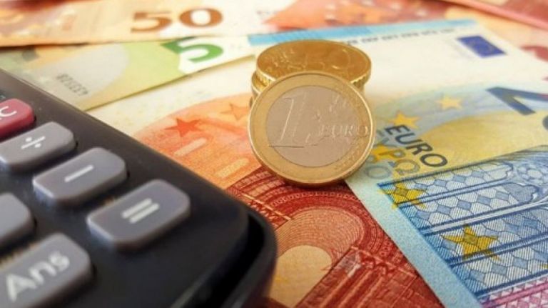Δάνεια: Πώς οι καταθέτες επιδοτούν τα επιτόκια την τελευταία διετία στην Ελλάδα