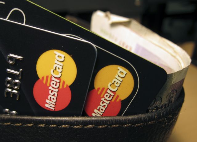 H Mastercard μπλοκάρει ρωσικές τράπεζες