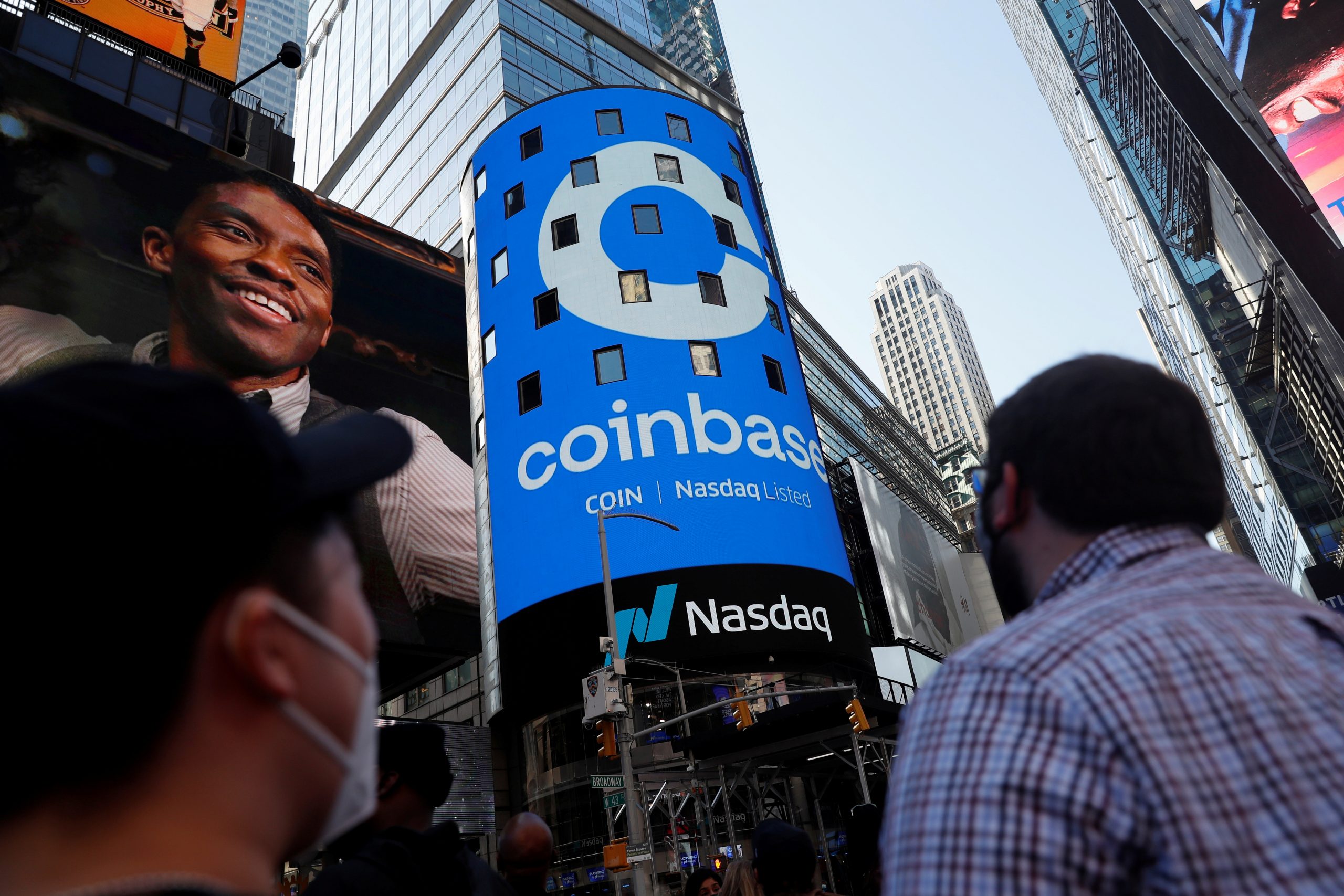 Η Coinbase επενδύει μισό δισ. δολάρια σε crypto