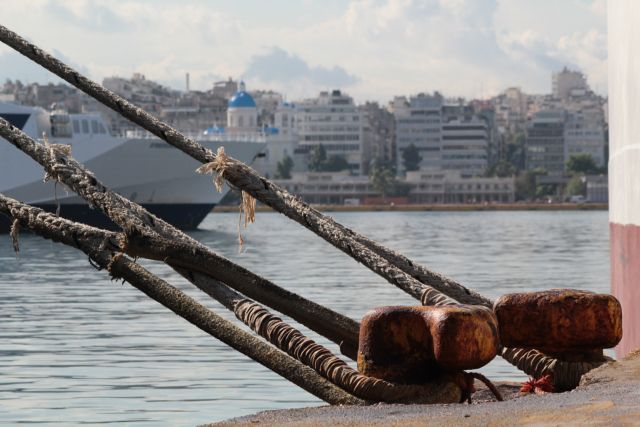 Έληξε η απεργία της ΠΝΟ, λύνουν κάβους τα πλοία