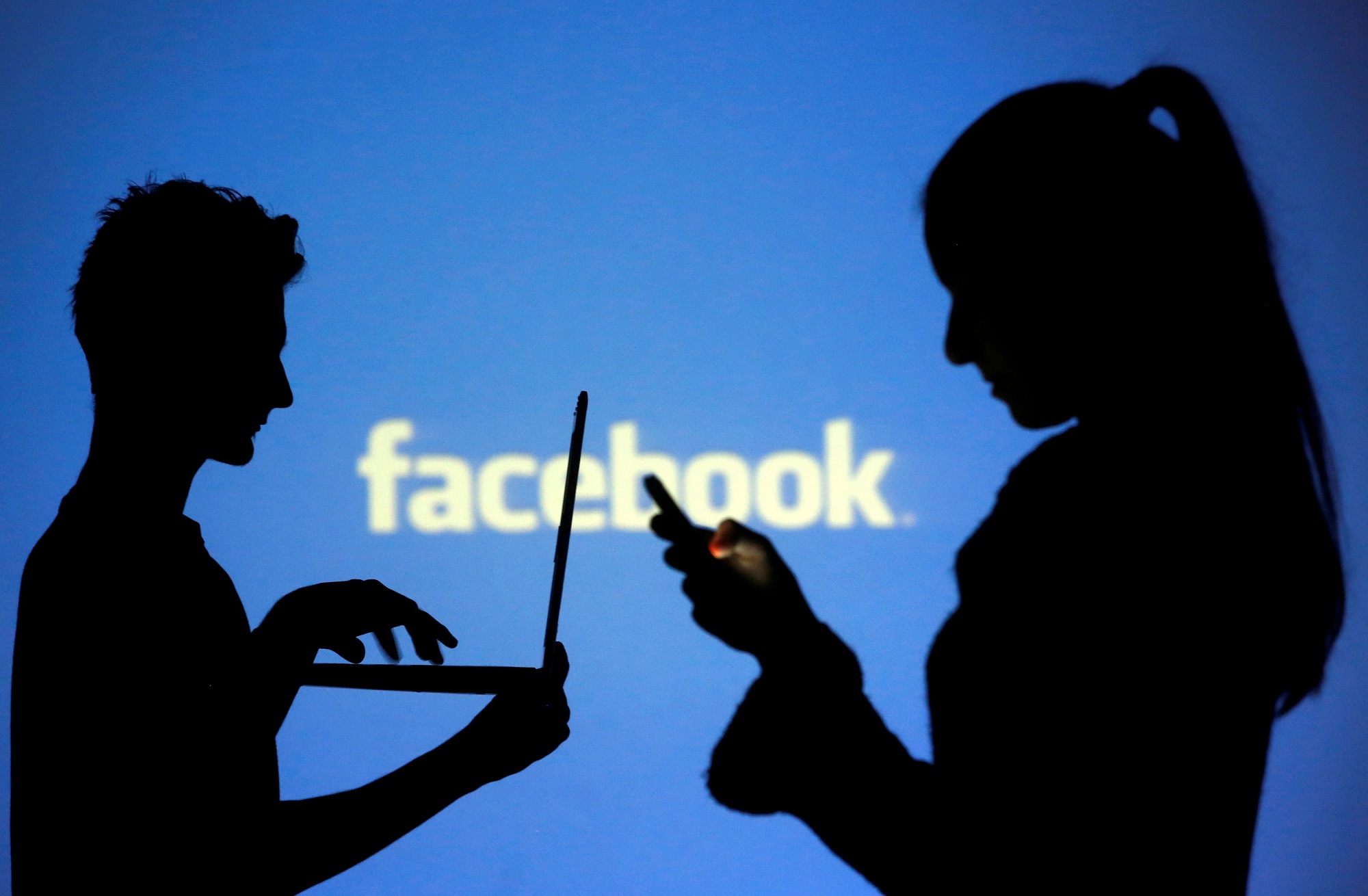 Ευρώπη και Βρετανία θέτουν εκ νέου υπό διερεύνηση το Facebook