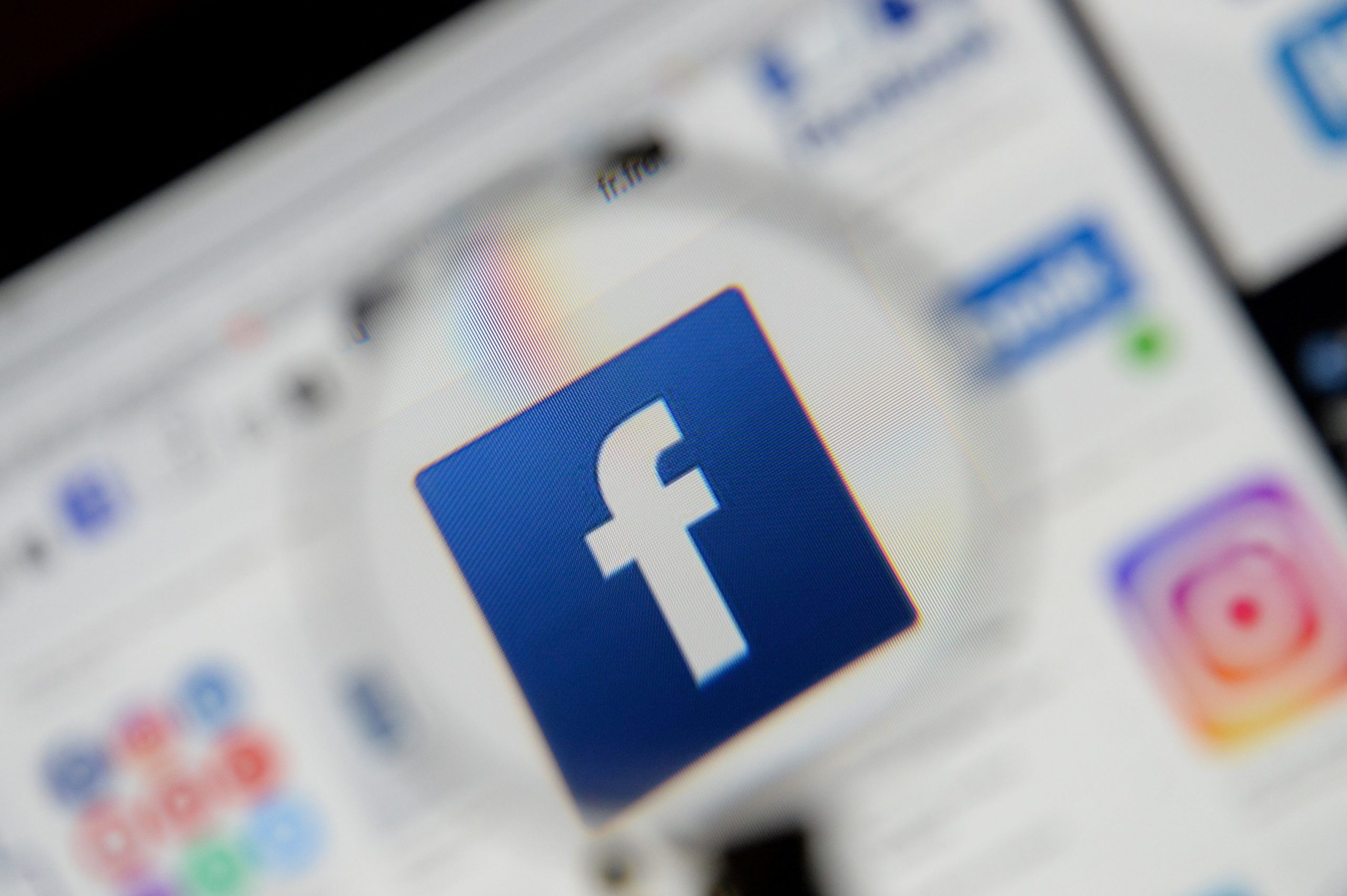 Facebook: Νέα ευπάθεια αφήνει εκτεθειμένα εκατομμύρια emails χρηστών
