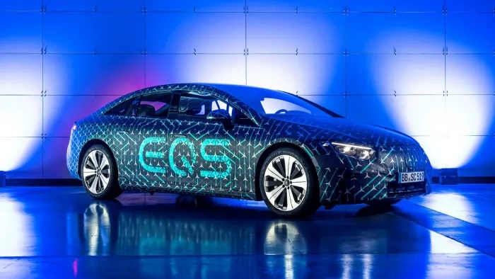 Η Mercedes ξεκινά την αντεπίθεση στην Tesla με πολυτελή ηλεκτρικά οχήματα