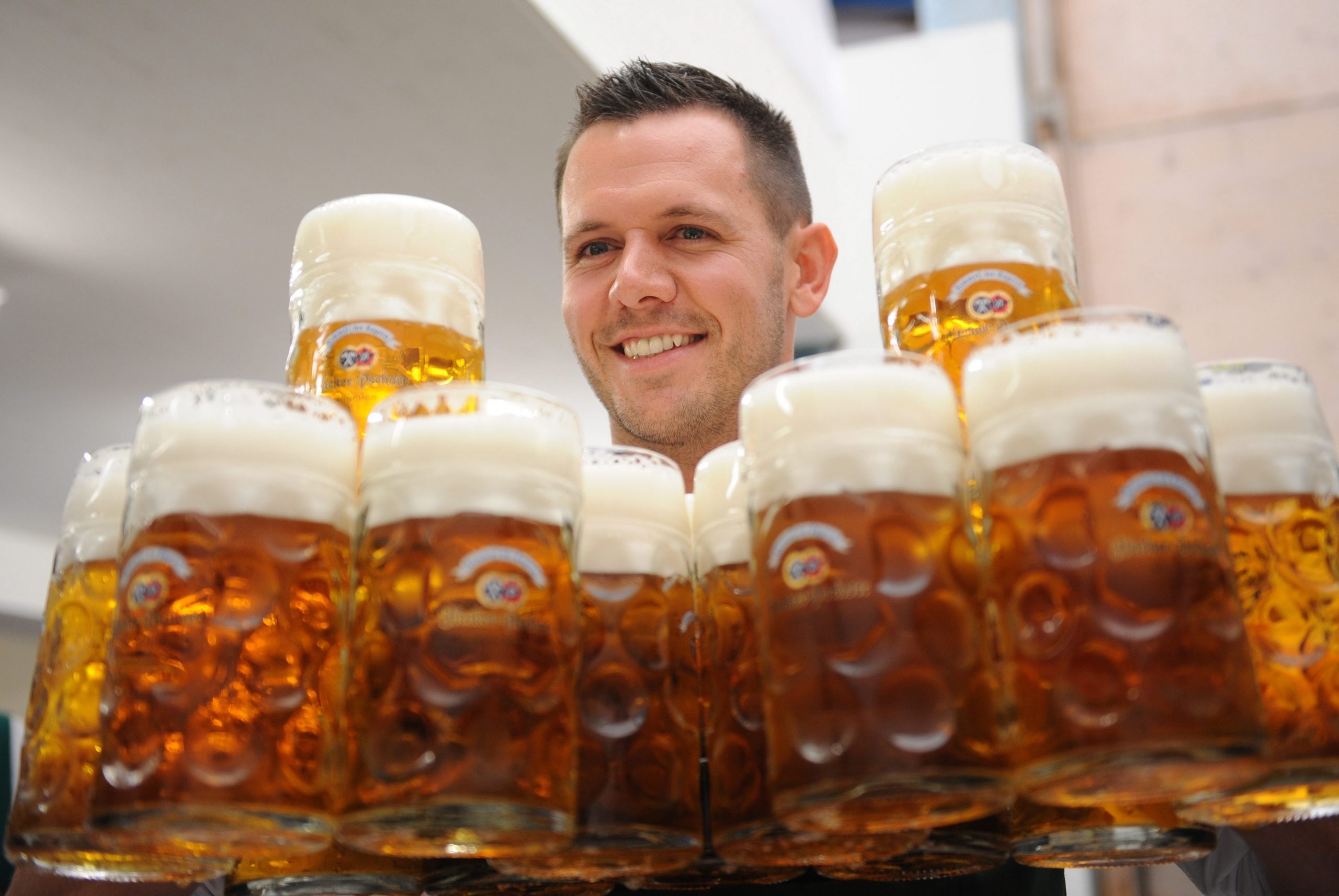Oktoberfest: Για «γιορτή μπίρας στην έρημο» του Ντουμπάι ετοιμάζονται οι Γερμανοί