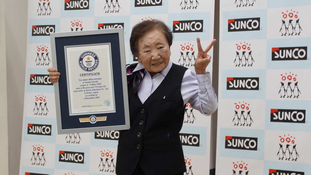 Ρεκόρ Γκίνες για 90χρονη Γιαπωνέζα ως η μεγαλύτερης ηλικίας διευθύντρια γραφείου
