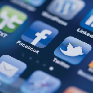Καθαρίστε τα μέσα κοινωνικής δικτύωσης και τους κωδικούς πρόσβασης
