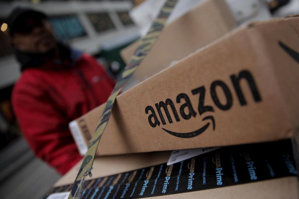 Amazon: Η αυθημερόν παράδοση την απογειώνει