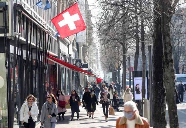 Ελβετία: Οι πολίτες δε θέλουν να ξεμείνουν από μετρητά