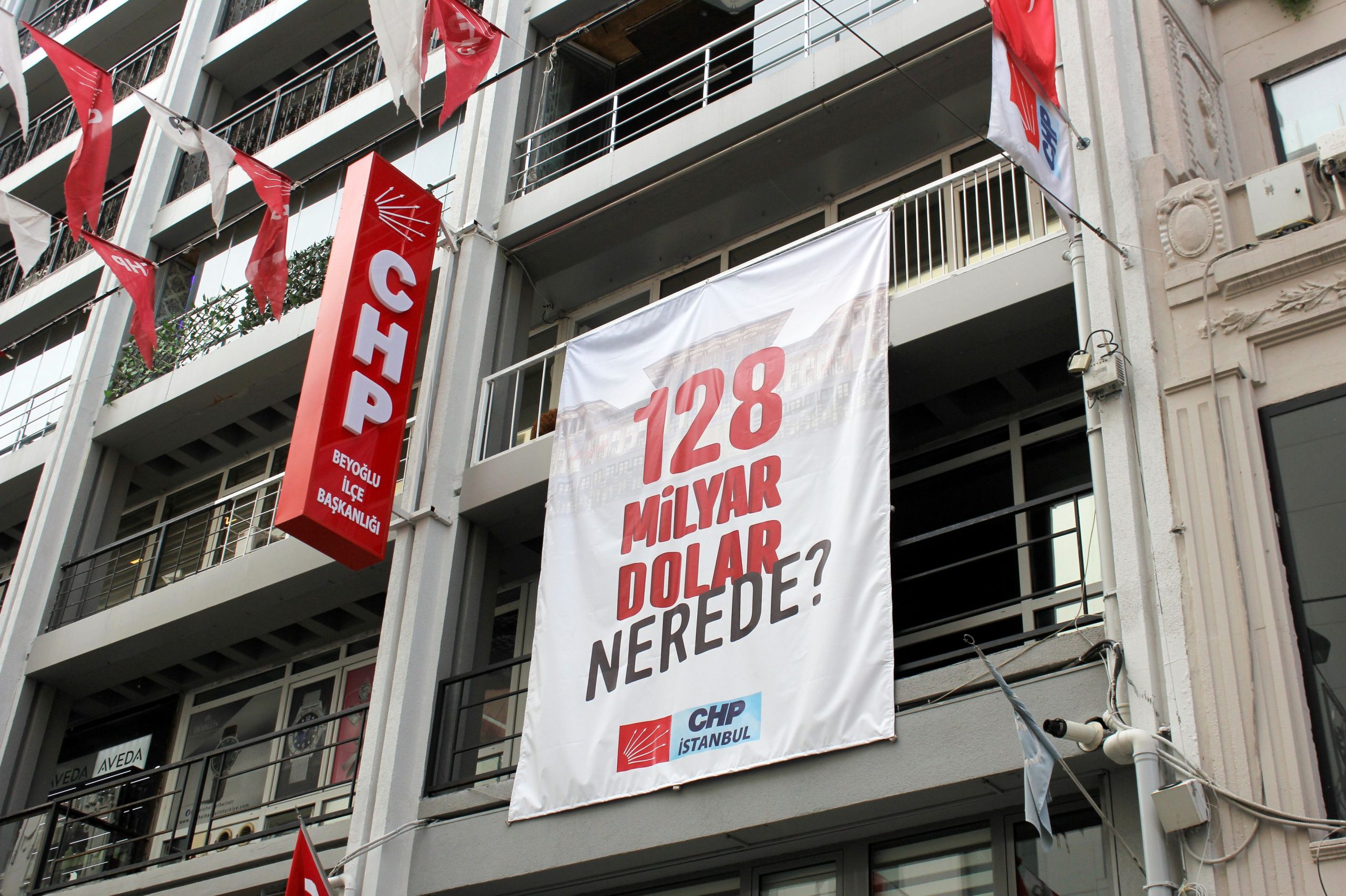 Τουρκία : «Στριμωγμένος» ο Ερντογάν με τα «128 δισεκατομμύρια δολάρια»