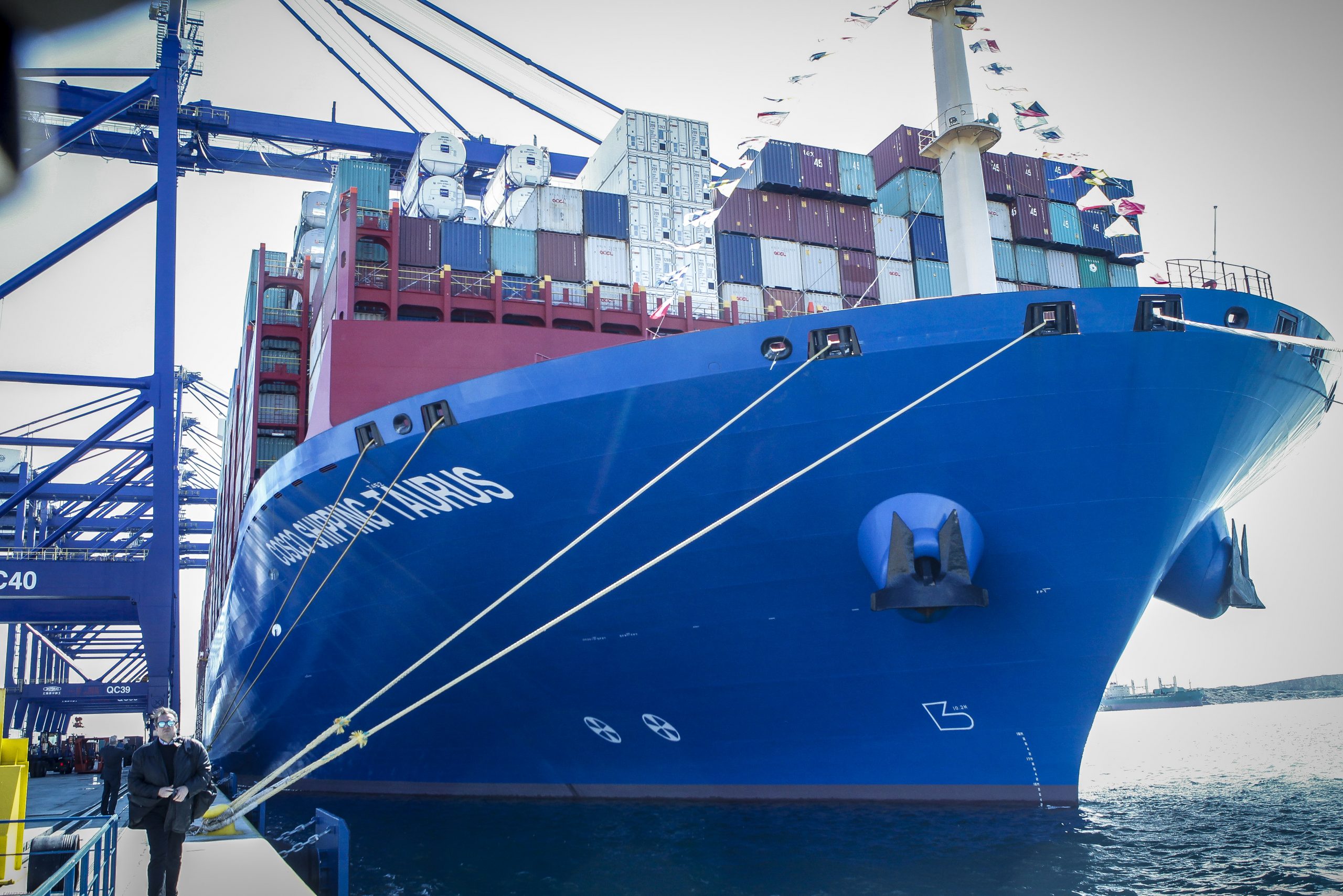 Cosco: Μega – παραγγελία 12 containerships με καύσιμο μεθανόλη
