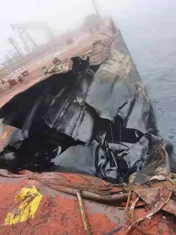 Κίτρινη Θάλασσα: Διαρροή πετρελαίου από τάνκερ του Νικόλαου Μουνδρέα