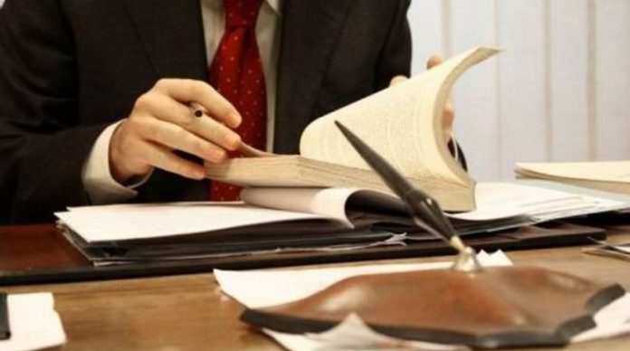 Δικηγόροι: «Ναι» υπό τέσσερις προϋποθέσεις σε συμμετοχή τους στην έκδοση συντάξεων