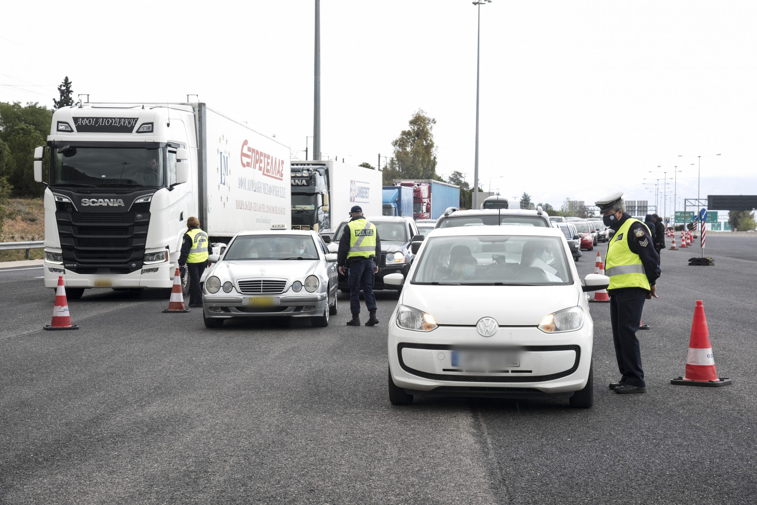 Πάσχα: Ουρές σε διόδια και αεροδρόμια αλλά και 300… αναστροφές οχημάτων