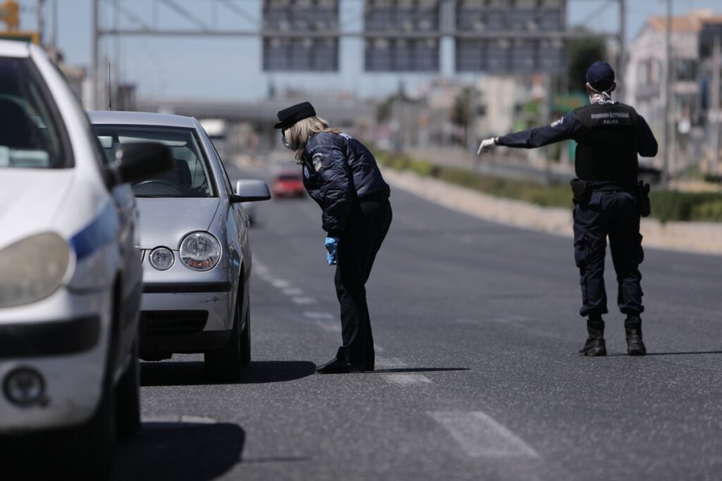 Lockdown : Τι ισχύει από σήμερα για μετακινήσεις, εκκλησίες και καταστήματα