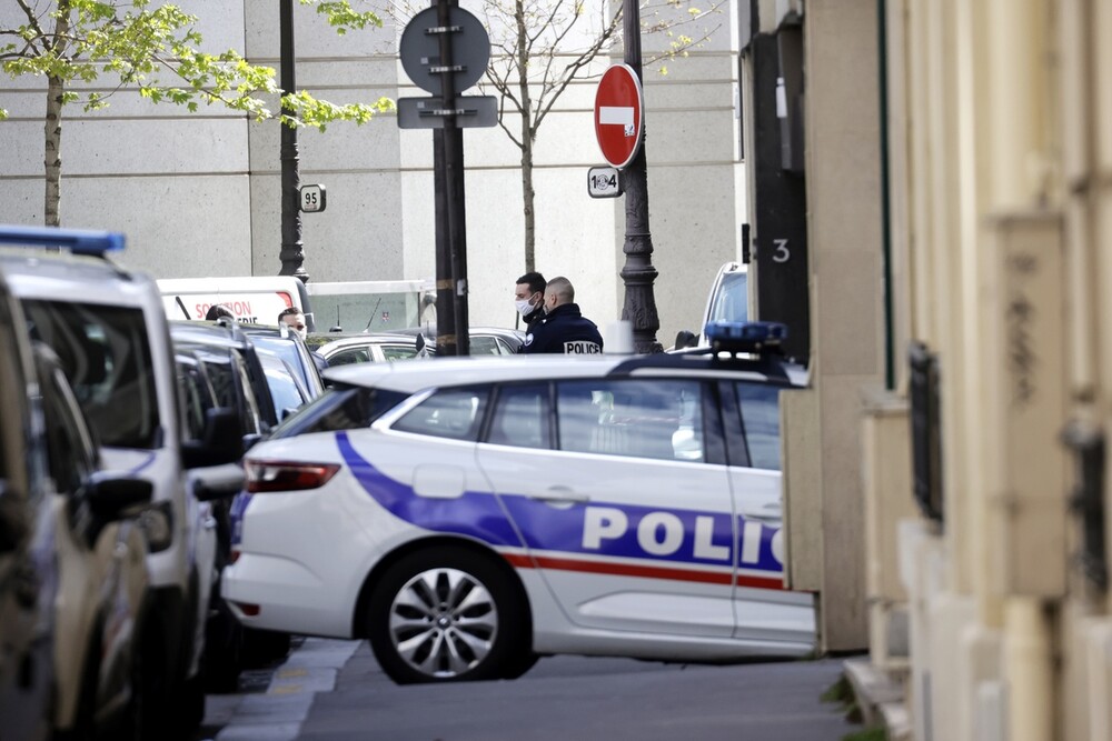 Νέο τρομοκρατικό χτύπημα στο Παρίσι με θύμα αστυνομικό – Η Γαλλία δεν θα υποχωρήσει λέει ο Μακρόν