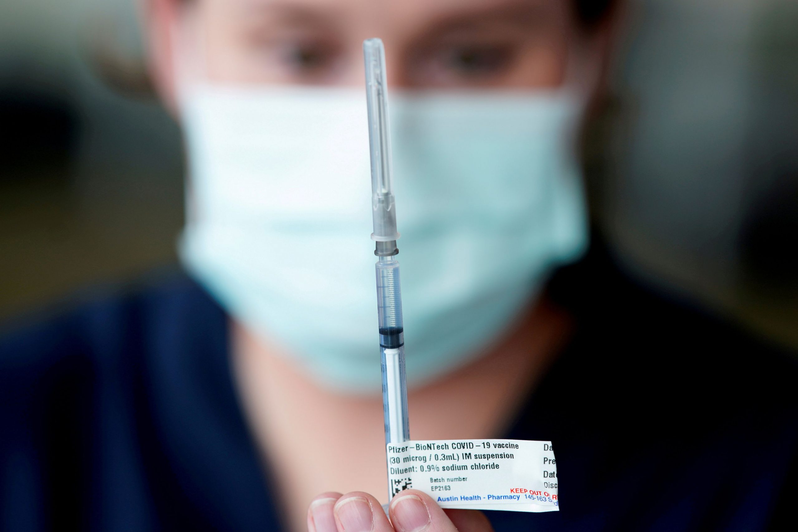 Η νοτιοαφρικανική μετάλλαξη «ξεφεύγει» πιο εύκολα από το εμβόλιο της Pfizer