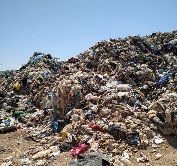 Greek government battles municipalities over trash