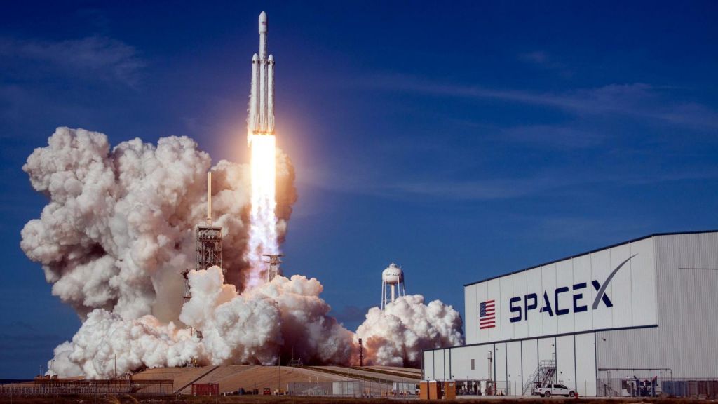Ο Ιλον Μασκ προέβλεψε το μέλλον: Η SpaceX πηγαίνει στο φεγγάρι