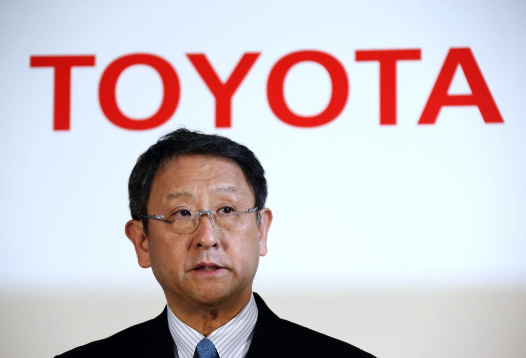 Ο «μίστερ Toyota» προειδοποιεί τον Τζεφ Μπέζος: Πρόσεχε τις μπίζνες με αυτοκίνητα