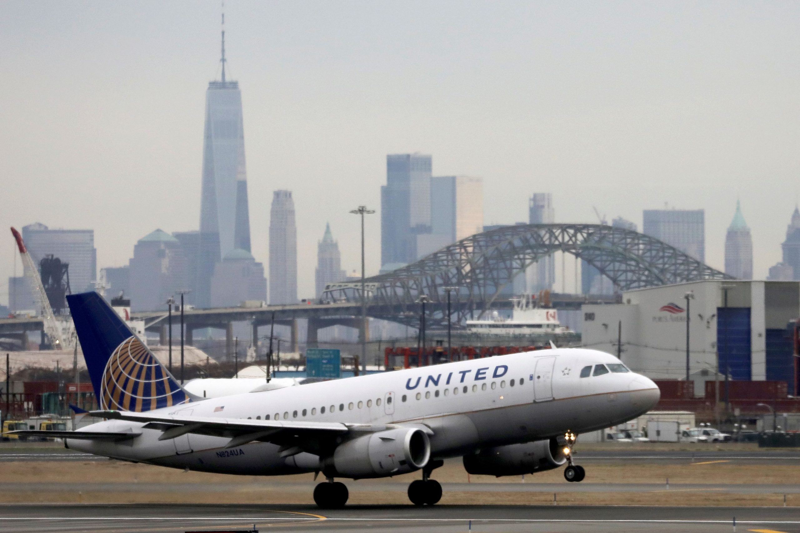 United Airlines: Οικονομικές απώλειες, αλλά με τετραπλασιασμό εσόδων στο 2ο τρίμηνο