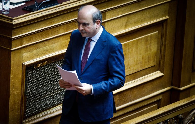 Xατζηδάκης: Επτά ρυθμίσεις για την επίλυση των εκκρεμών συντάξεων