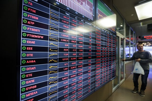 Μόλις 10 μετοχές διεσώθησαν από το τσουνάμι της Credit Suisse