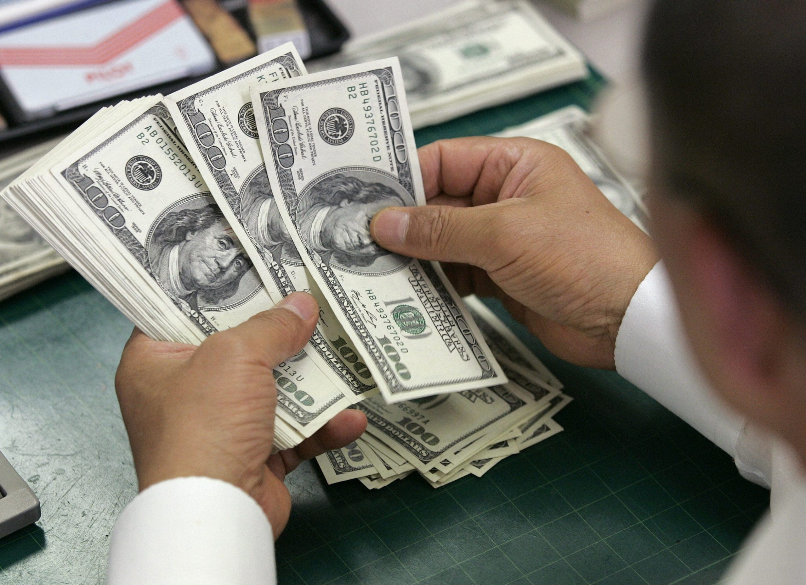 Δολάριο – Κοντά στα υψηλά επίπεδα έτους «δια χειρός» πληθωρισμού