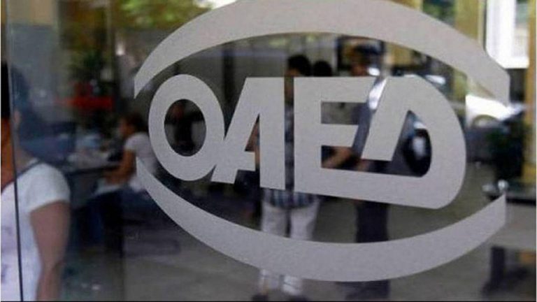 Voucher για αγορά βιβλίων: Δημοσιεύθηκαν οι πρώτοι πίνακες δικαιούχων και παρόχων