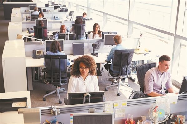 Quitfluencers: Αντιμέτωπες με τον κίνδυνο μαζικών παραιτήσεων οι επιχειρήσεις