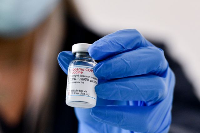 Εμβολιασμοί: Πάνω από 65.000 τα ραντεβού τις πρώτες ώρες λειτουργίας της πλατφόρμας για τους 40-44 ετών