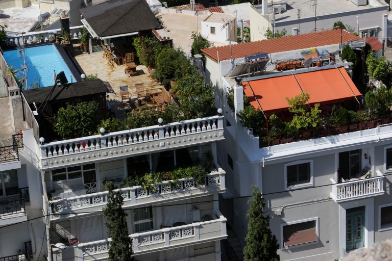 Έρευνα Ο.Τ.: Γιατί δεν πέφτουν οι τιμές των ακινήτων;
