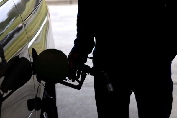 Βρετανία – Τα κλειστά πρατήρια, η έλλειψη οδηγών και τα άδεια ράφια