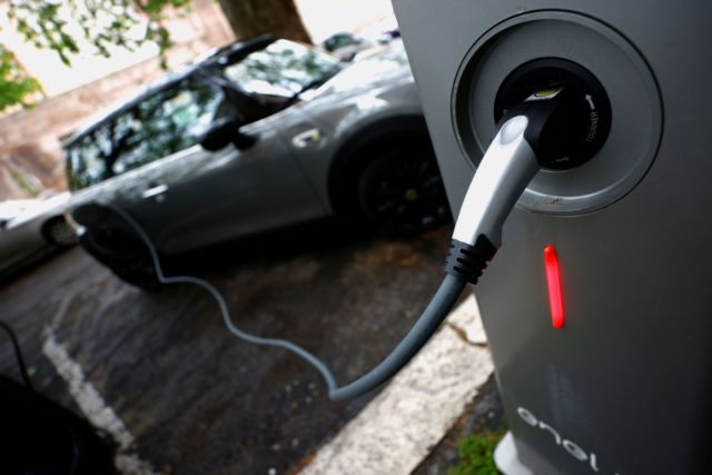 Ηλεκτροκίνηση – 2 στους 5 καταναλωτές επιλέγουν ακόμη υβριδικό αυτοκίνητο