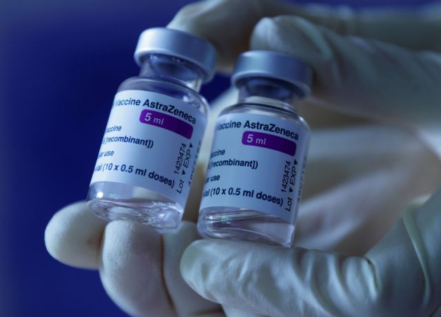 AstraZeneca: Δεν αλλάζουν τελικά οι συστάσεις για το εμβόλιο