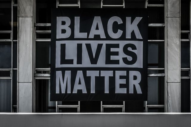 ΗΠΑ: Κάθετη αύξηση των Αφροαμερικανών στελεχών έφερε το κίνημα «Black Lives Matter»