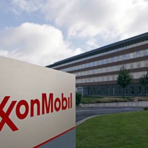 FT: Η ExxonMobil διερευνά την πώληση ευρωπαϊκών χημικών εργοστασίων