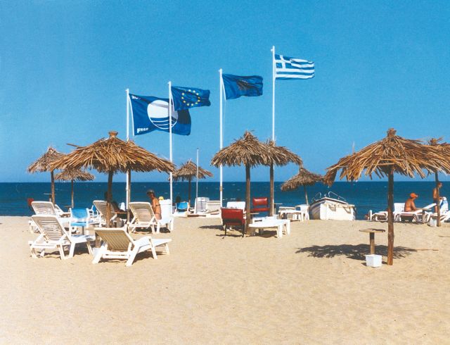 Οι Βραβευμένες με Γαλάζια Σημαία ακτές της Αττικής από ψηλά [video]