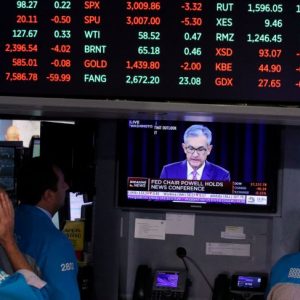 Πάουελ: Γιατί η υπονόμευσή του φοβίζει τις αγορές – Πώς θωρακίζονται οι επενδυτές