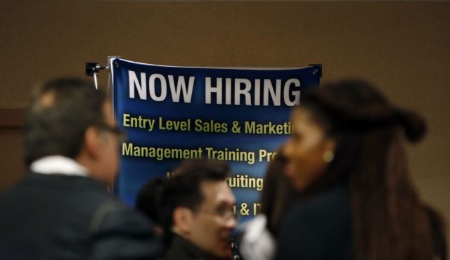 ΗΠΑ: Νέο χαμηλό πανδημίας για τις αιτήσεις ανεργίας