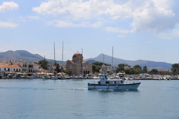 Βουλιάζουν οι κοντινοί προορισμοί της Αττικής από την Παρασκευή