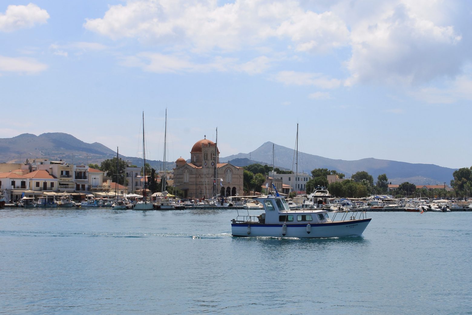 Βουλιάζουν οι κοντινοί προορισμοί της Αττικής από την Παρασκευή