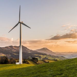 Χωροταξικό ΑΠΕ: Κλειδώνουν οι «κόφτες» για τα αιολικά – Τι αλλάζει σε νησιά και Natura