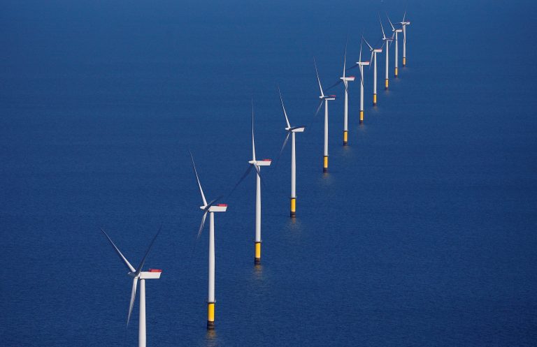 ΕΛΠΕ: Συνεργασία με την RWE για υπεράκτια αιολικά πάρκα