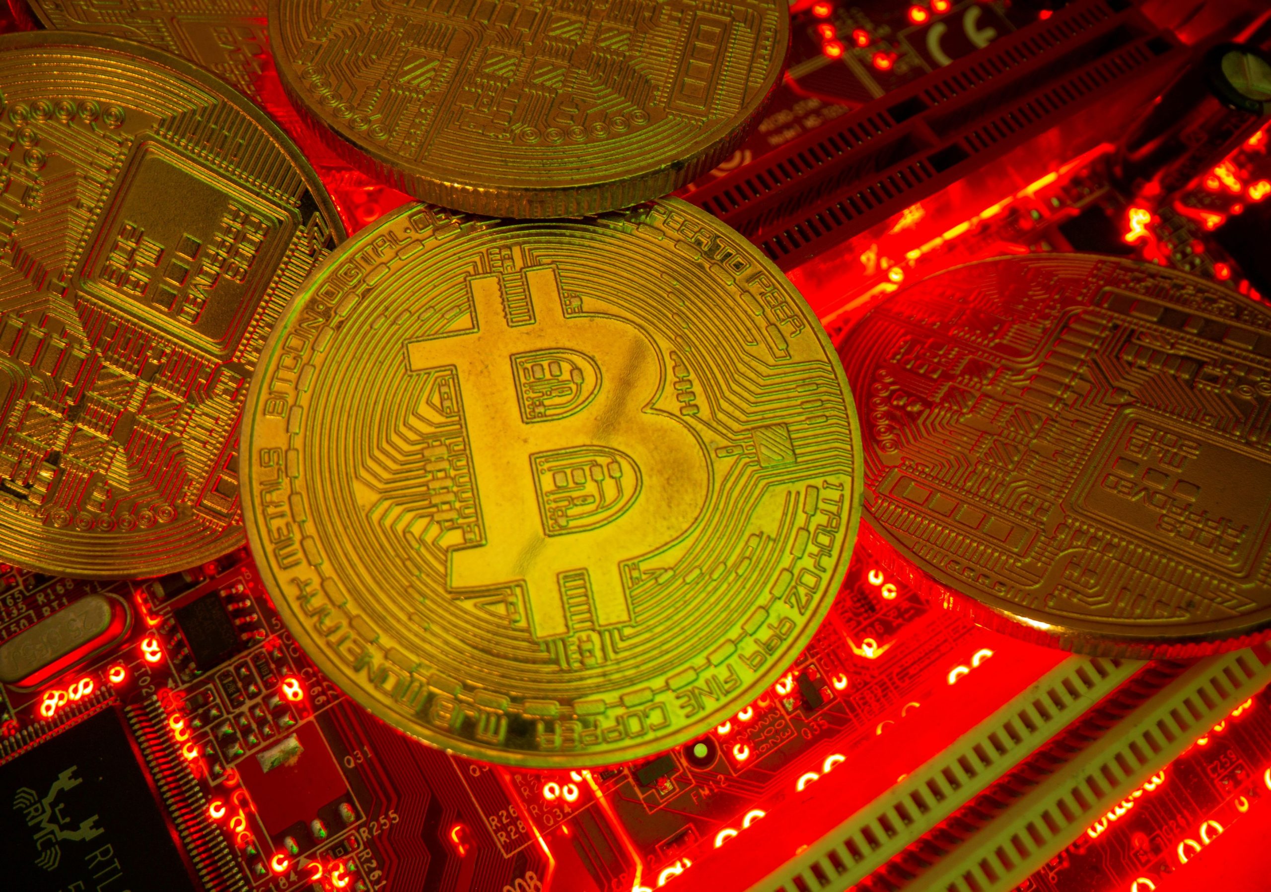 Bitcoin: Συνεχίζεται το selloff – Επεσε κάτω από τα 33.000 δολ.