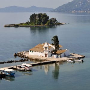 Yπερτουρισμός: Mπορεί να «κάψει» την Ελλάδα, λέει ο Independent
