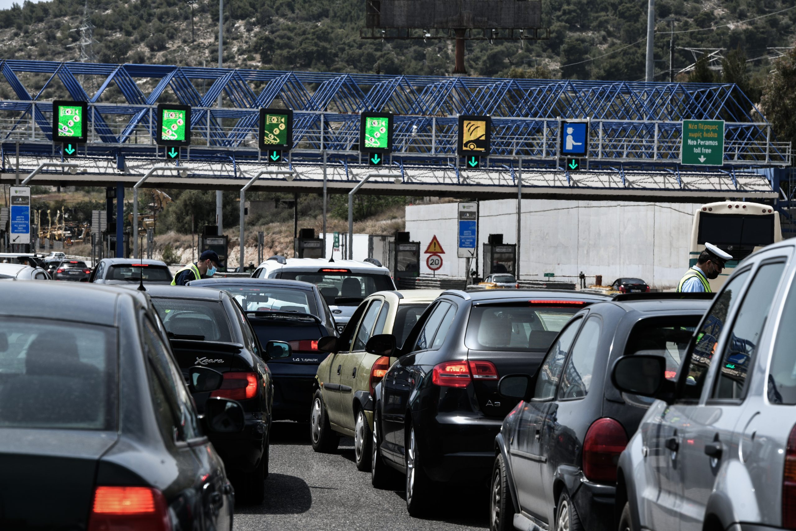 Διόδια Αττικής: Πάνω από 38.000 οχήματα εγκατέλειψαν την πρωτεύουσα