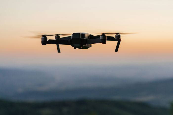 Ενωμένα Αραβικά Εμιράτα: Drones θα κάνουν… ηλεκτροσόκ στα σύννεφα για να φέρουν βροχή