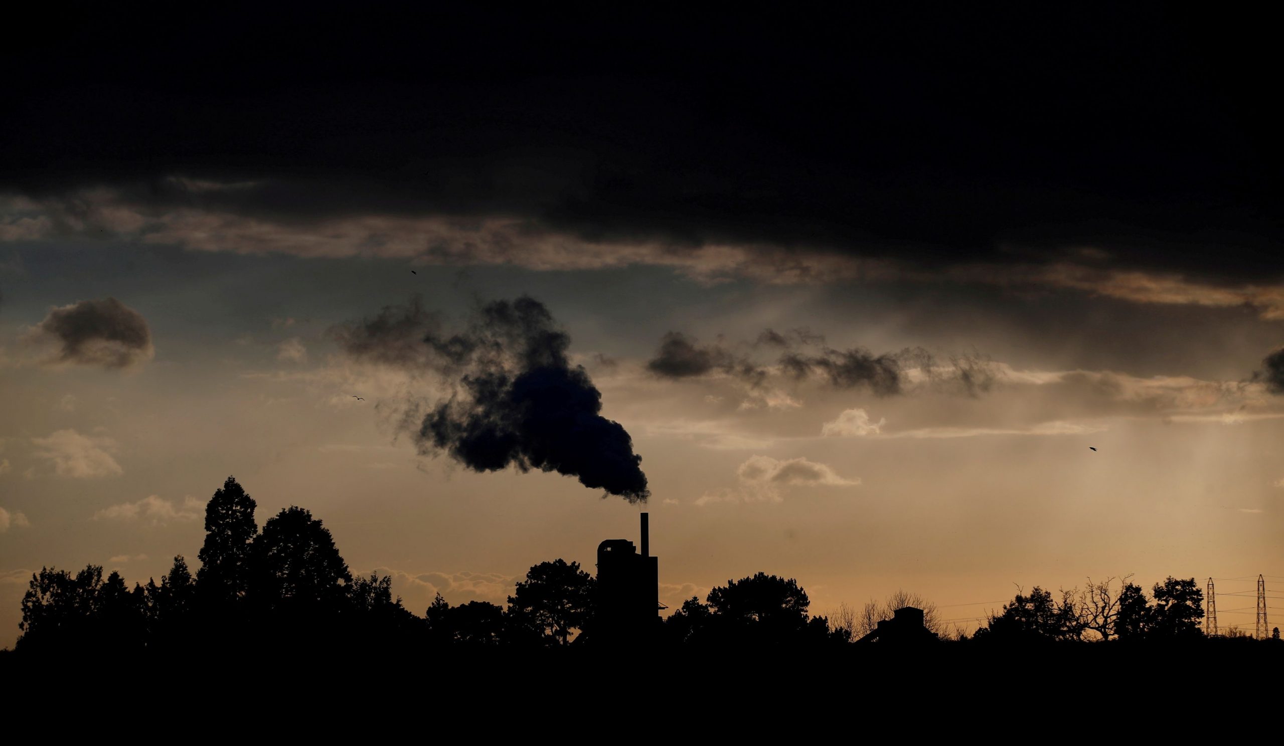 Κλίμα – Οι εκπομπές CO2 επανήλθαν σχεδόν στο επίπεδο ρεκόρ πριν από την πανδημία