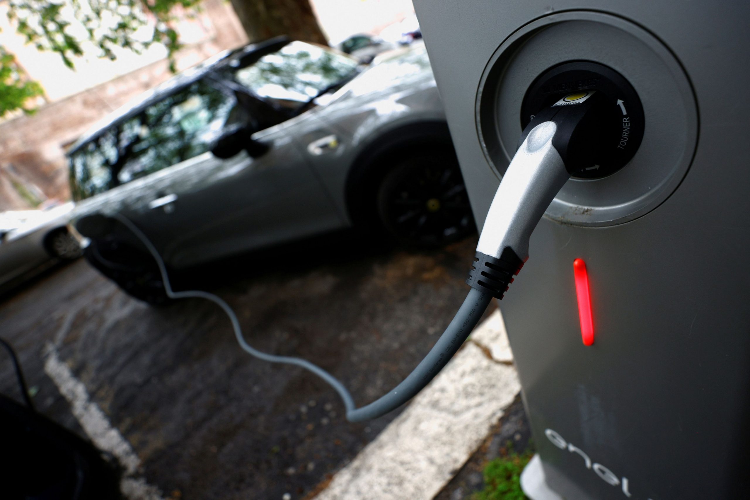 Οι βασικές διαφορές των ηλεκτρικών και των plug-in υβριδικών αυτοκινήτων
